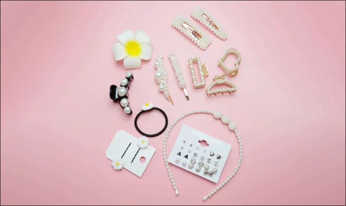 Gợi ý tặng phụ kiện tóc cho giáo viên chủ nhiệm