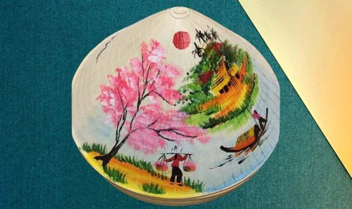 Vẽ nón lá 20/10 với chủ đề phong cảnh quê hương Việt Nam, khắc họa những cảnh vật đặc trưng của nông thôn Việt.
