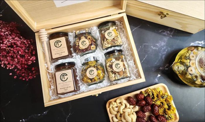 Gợi ý tặng thực phẩm dinh dưỡng cho giáo viên chủ nhiệm về hưu