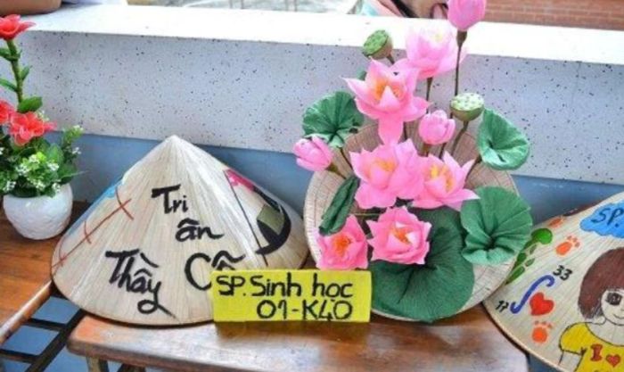 Trang trí hoa sen trên nón lá tuyệt đẹp
