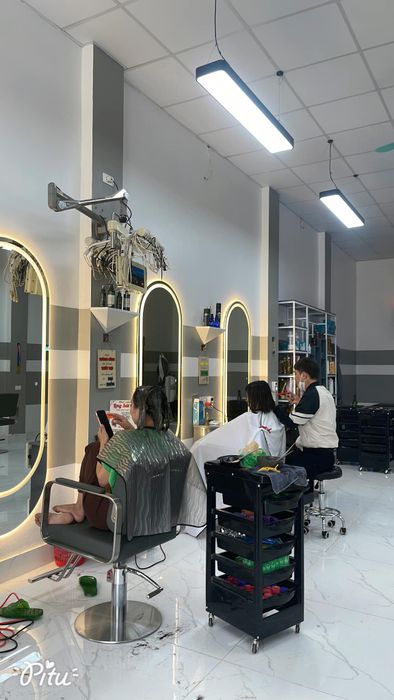Ling Saigon Salon Image 2