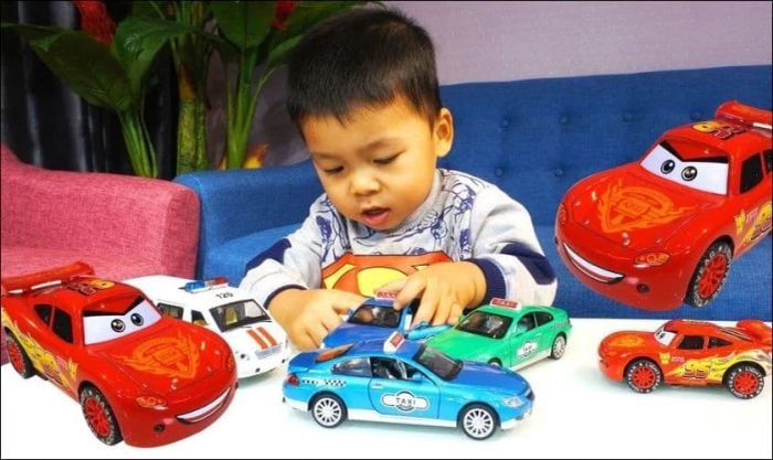 Xe đồ chơi - Món quà 1/6 được các bé trai yêu thích