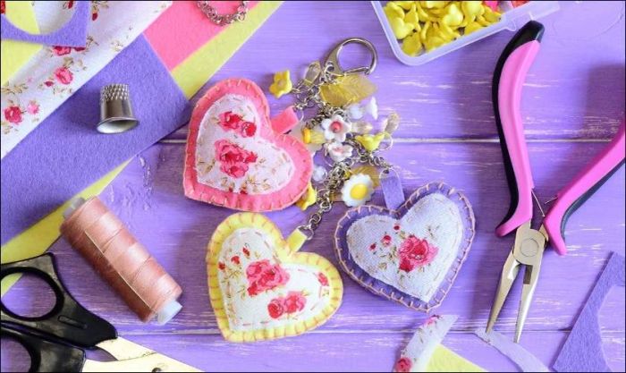 Hướng dẫn tự làm móc khóa vải dễ thương