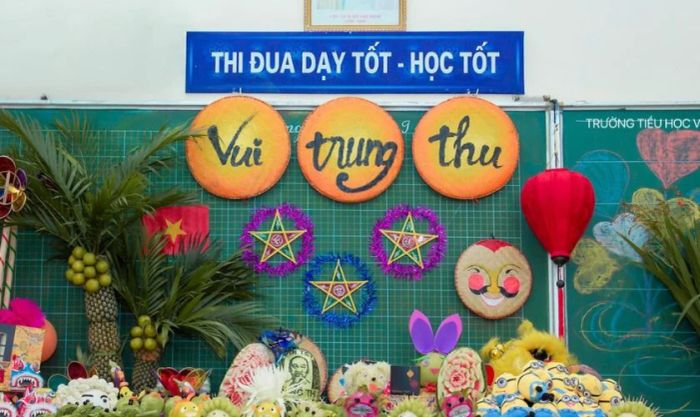Mẫu trang trí bảng Trung thu chủ đề đèn lồng rực rỡ và tươi vui