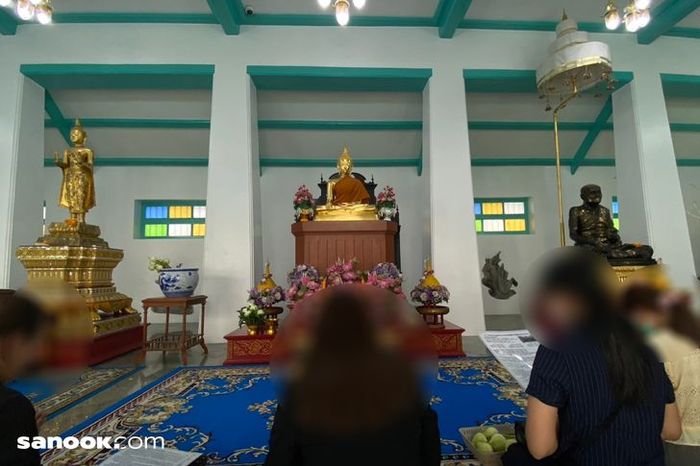 วิธีการขอขมากรรมที่วัดสุทัศน์นั้นจะเป็นการทำพิธีที่ช่วยให้การขจัดกรรมและขอพรจากหลวงพ่อกลักฝิ่นสำเร็จสมบูรณ์