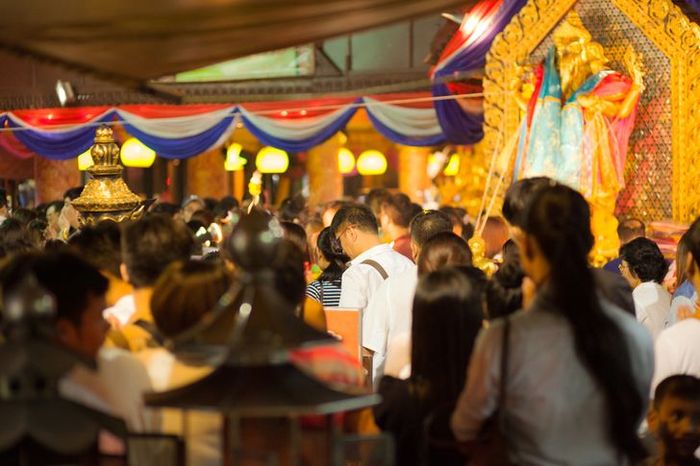 เวลาไหนที่เหมาะสมในการไปไหว้พระพิฆเนศที่ห้วยขวาง? ช่วงเวลาที่เชื่อว่าเหมาะสมที่สุดคือช่วงเช้าตรู่หรือช่วงเย็น เนื่องจากเป็นเวลาที่เงียบสงบและสะท้อนถึงพลังแห่งเทพเจ้าที่พร้อมประทานพรให้กับผู้ที่มาขอพร