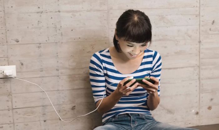 Hạn chế sử dụng điện thoại khi đang sạc
