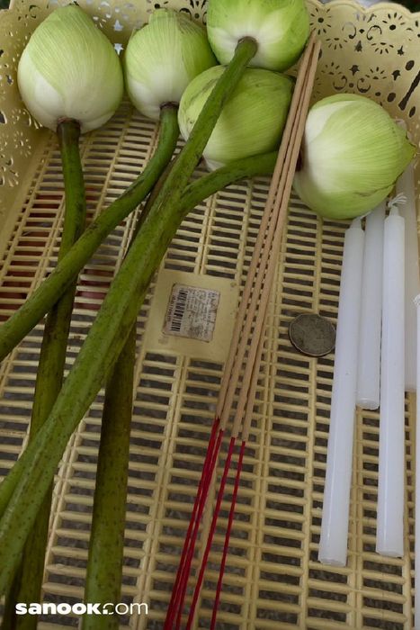 ของไหว้ในการขอขมากรรมที่วัดสุทัศน์มีหลากหลาย เพื่อเป็นการเสริมความศักดิ์สิทธิ์และความสมบูรณ์ของพิธีการขอขมากรรม