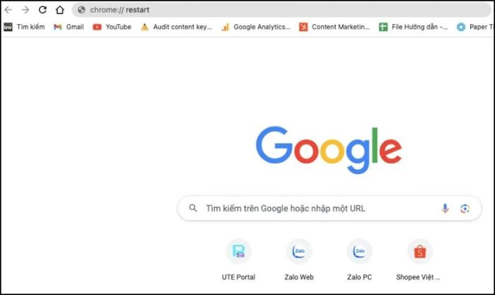 Sử dụng chrome:// restart trên thanh địa chỉ