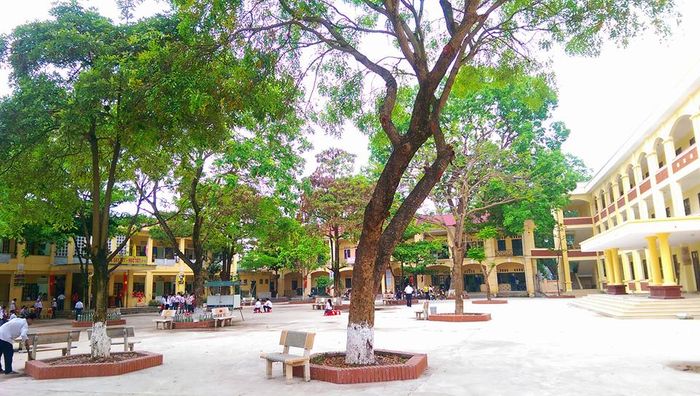 Hợp Thanh Middle School Image 2