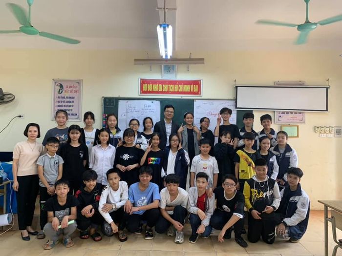 Tan Linh Middle School Image 2
