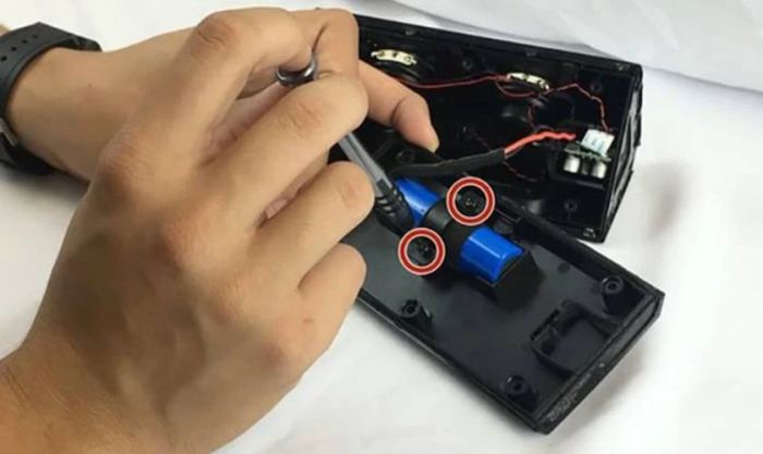 Hướng dẫn thay pin loa Bluetooth đơn giản tại nhà