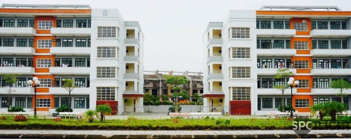 Image 2 of Nguyễn Huệ Specialized High School