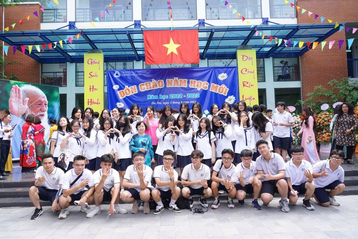 Luong The Vinh Middle & High School Image 1