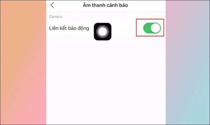 Tại mục Liên kết báo động, bạn kéo công tắc sang phải để kích hoạt tính năng