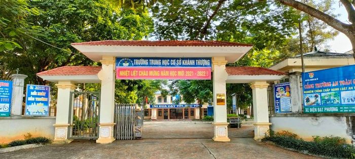 Khanh Thuong Middle School Image 1