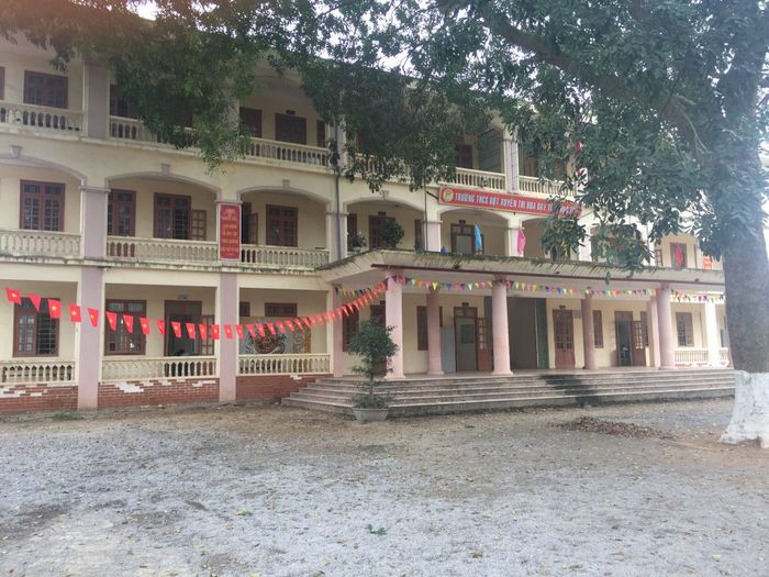 Bột Xuyên Middle School Image 1
