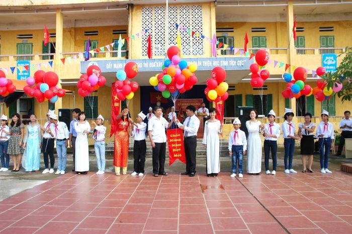 Hồng Sơn Middle School Image 2