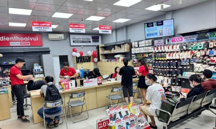 Mang máy đến trung tâm sửa chữa cổng sạc uy tín