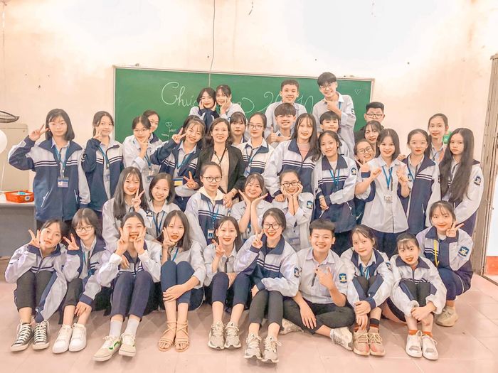 Me Linh High School Image 2
