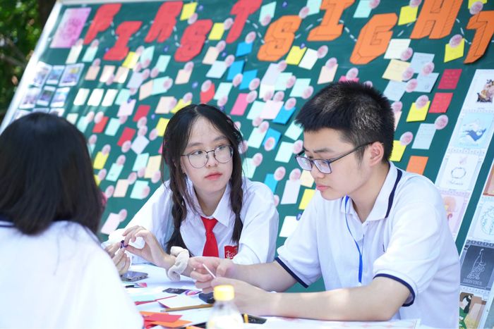Luong The Vinh Middle & High School Image 2