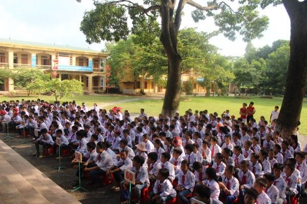 Bột Xuyên Middle School Image 2