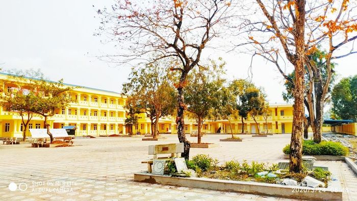 Phù Lưu Tế Middle School Image 1