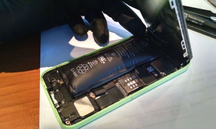 Lý do cần biết cách kiểm tra pin iPhone có bị can thiệp hay không