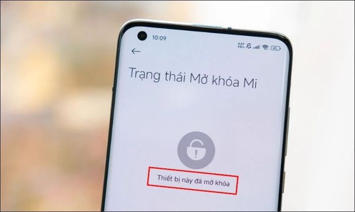 Chờ thông báo xác nhận quyền mở khóa từ hệ thống