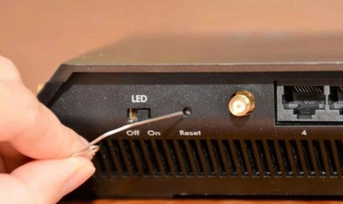 Khôi phục cài đặt gốc của Router hoặc Modem