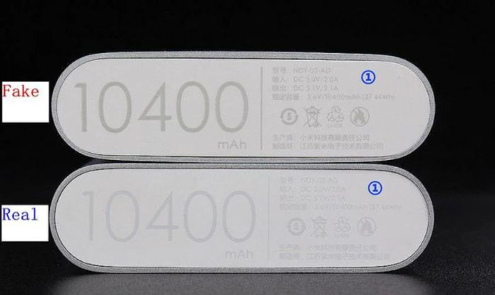 Mặt đáy của sạc dự phòng Xiaomi chính hãng hiển thị thông số chi tiết và rõ ràng