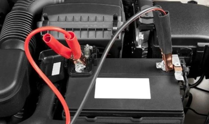 Sử dụng bộ sạc ngoài để chuyển đổi dòng điện một cách hiệu quả hơn cho thiết bị của bạn.