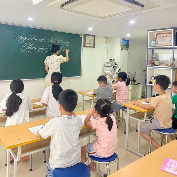 Beautiful handwriting training at Anh Duong, image 1
