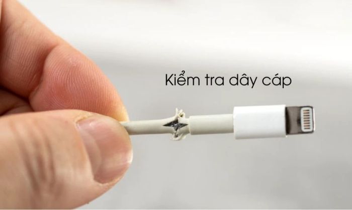 Kiểm tra cáp sạc