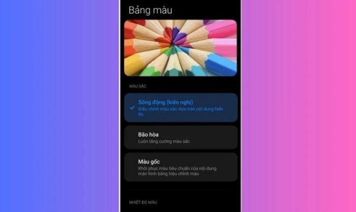 Tùy chỉnh màu sắc và độ sáng hiển thị, sau đó nhấn Lưu để áp dụng thay đổi