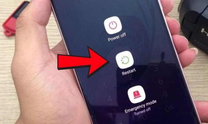 Khởi động lại điện thoại khi gặp tình trạng củ sạc không vào điện