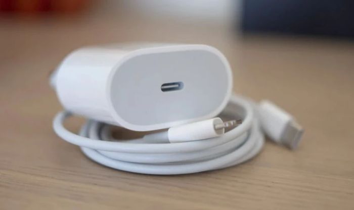 Nên mua dây sạc, củ sạc iPhone 20W chính hãng ở đâu để đảm bảo uy tín?