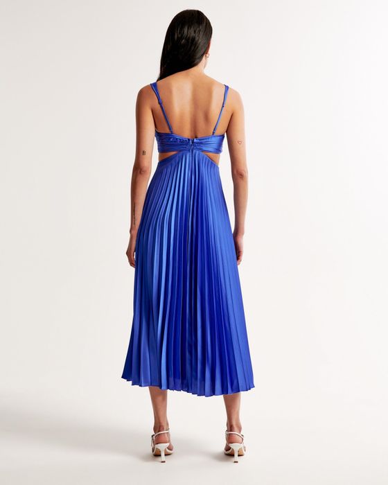 model showcasing the back of a blue dress