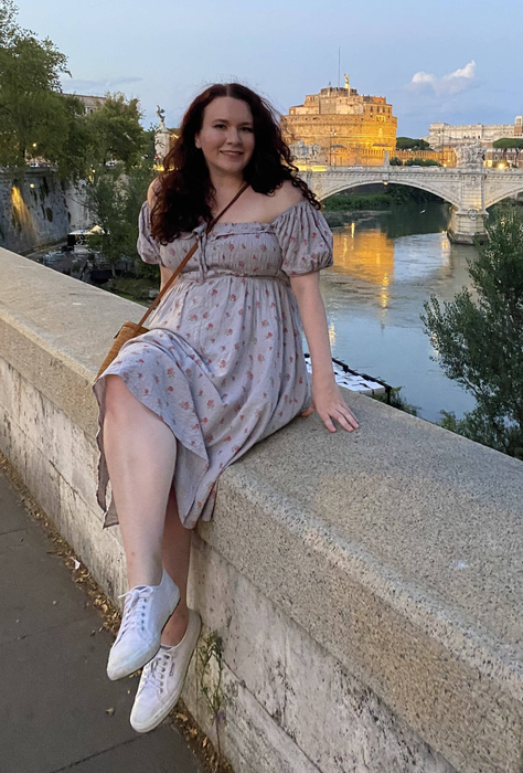 Mytour editor Elizabeth Lilly in a light-colored dress with off-the-shoulder puff sleeves