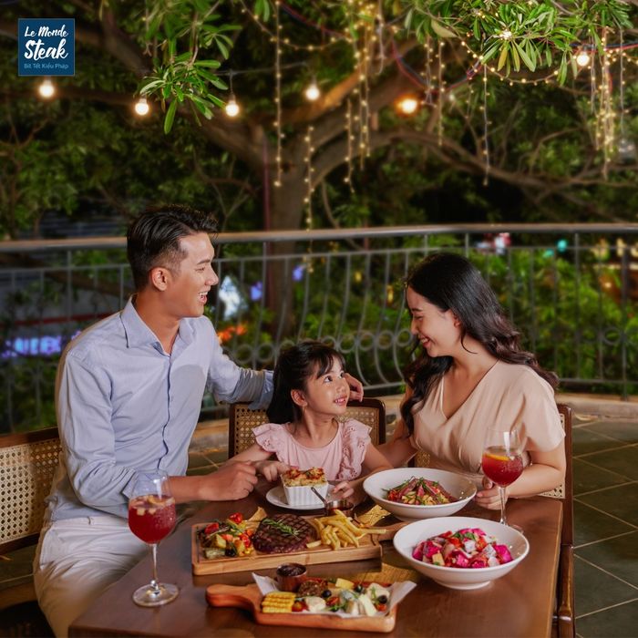 Le Monde Steak – French-style steak image 2 showcases the beautifully presented meals and the elegant dining environment, designed to provide an unforgettable experience for every guest.