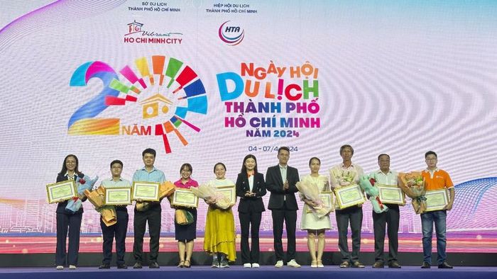 Mytour representative accepts award at the 2024 Ho Chi Minh City Tourism Festival
