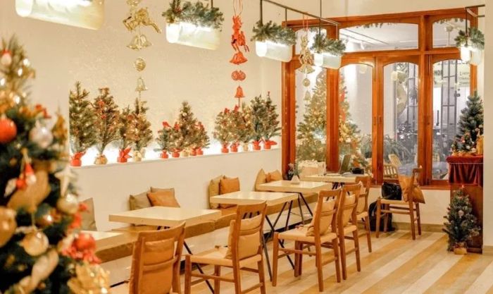 Trang trí Noel quán cafe với phong cách mới lạ và thu hút
