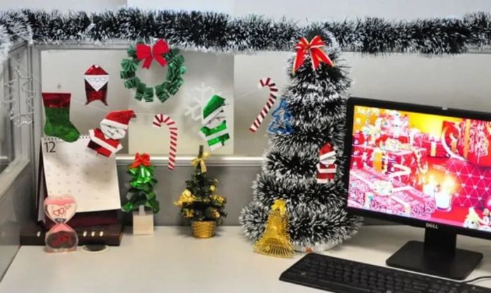 Trang trí Noel tại góc làm việc với phong cách dễ thương