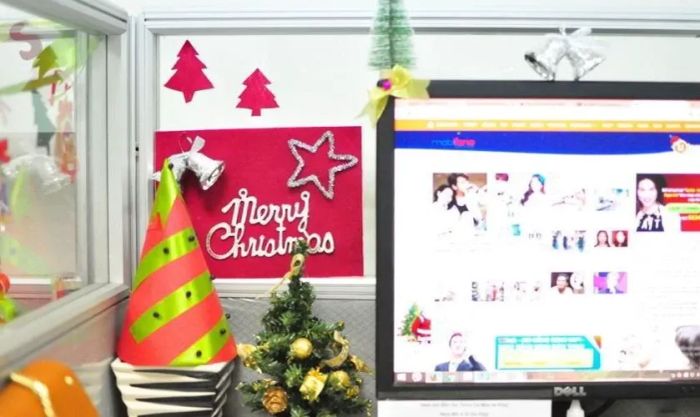 Trang trí Noel tại góc làm việc với phong cách ngộ nghĩnh