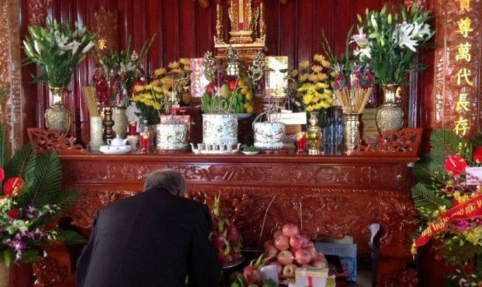Mẫu bài cúng mời ông bà tổ tiên về ăn Tết