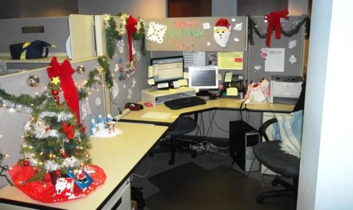 Trang trí Noel tại góc làm việc đơn giản mà hiệu quả