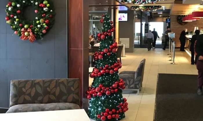 Trang trí Noel trong văn phòng với nhiều màu sắc rực rỡ