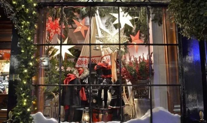 Bí quyết trang trí cửa hàng Noel nổi bật và thu hút ánh nhìn