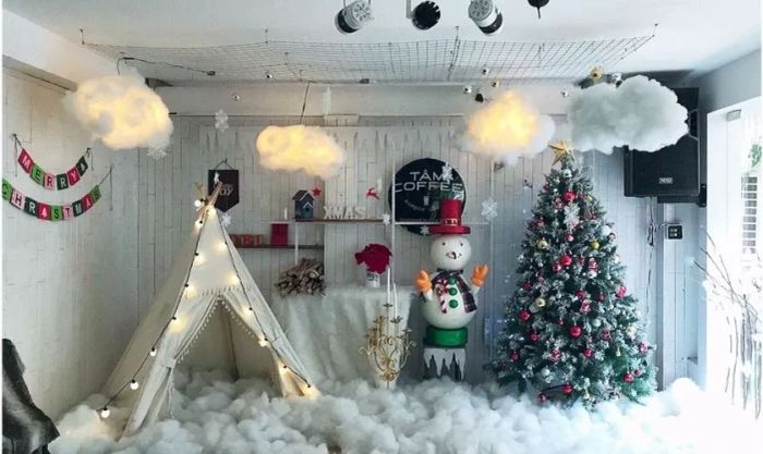 Trang trí Noel theo tông màu trắng sang trọng