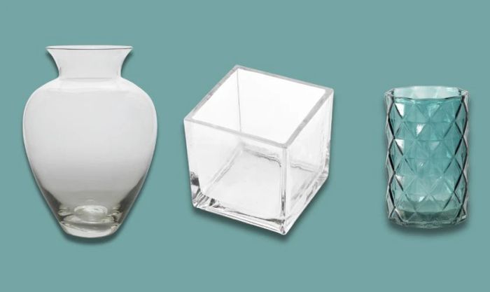 Lựa chọn bình thủy tinh cổ thấp để phù hợp với kiểu cắm hình vòm